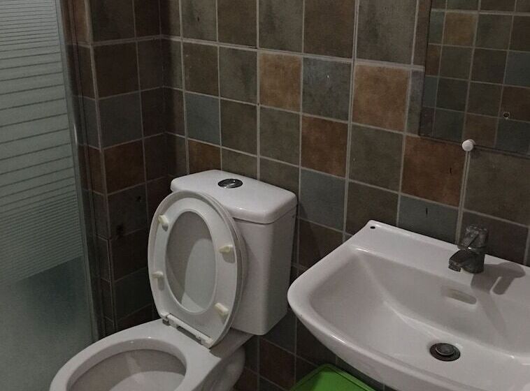 غرفة عائلية مطلّة علي البحر, Juvies Resort Hotel And Restaurant