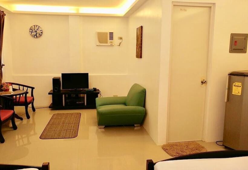 غرفة عائلية مطلّة علي البحر, Juvies Resort Hotel And Restaurant