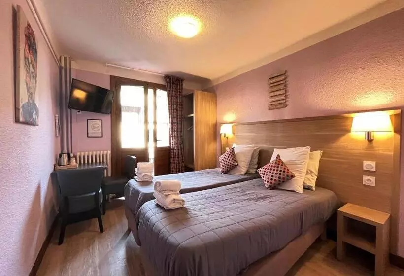اتاق استاندارد با چشمانداز شهر, Hôtel Du Cheval Blanc Barcelonnette
