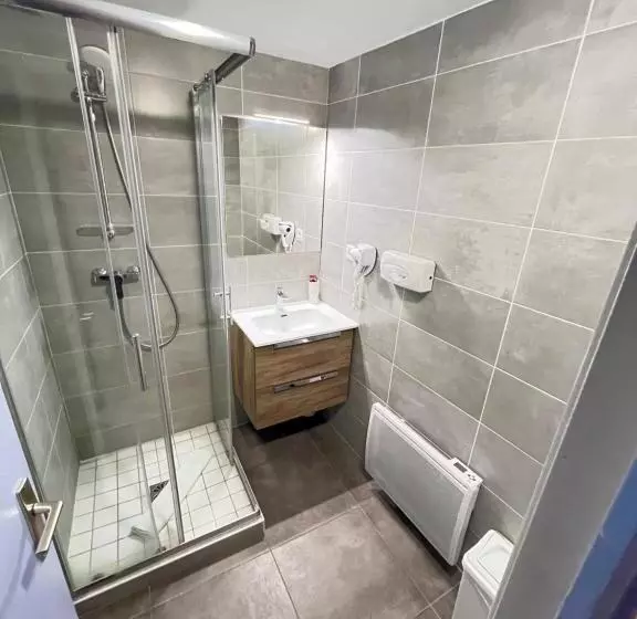 اتاق استاندارد سه نفره, Hôtel Du Cheval Blanc Barcelonnette