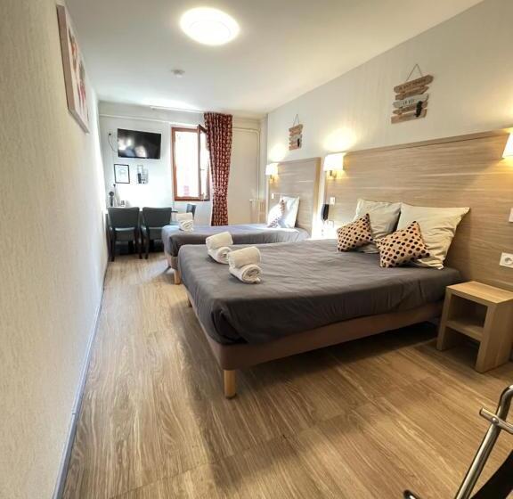 غرفة قياسية ثلاثية, Hôtel Du Cheval Blanc Barcelonnette