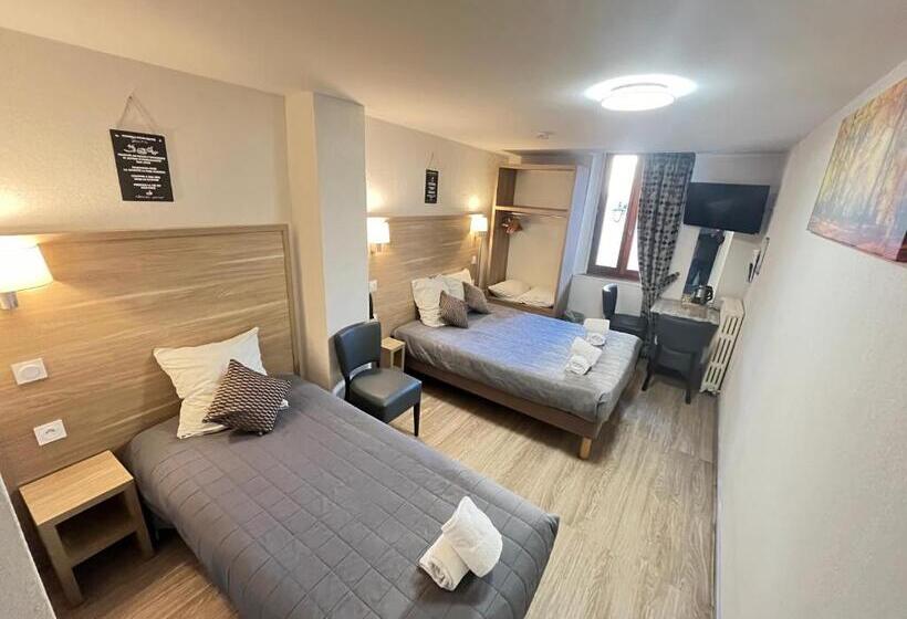 غرفة قياسية ثلاثية, Hôtel Du Cheval Blanc Barcelonnette