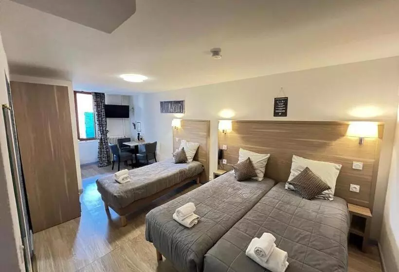 Economy Triple Room, Hôtel Du Cheval Blanc Barcelonnette