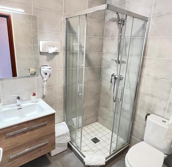 غرفة إقتصادية ثلاثية, Hôtel Du Cheval Blanc Barcelonnette