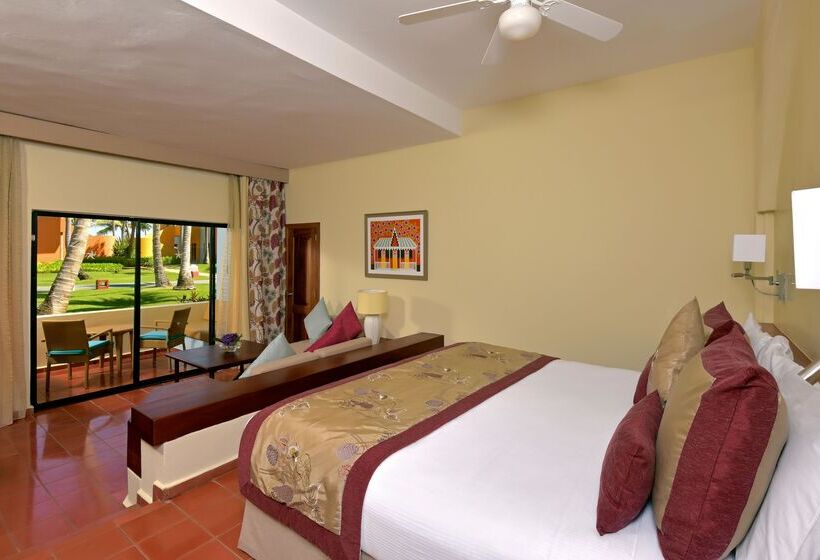 Полулюкс, Iberostar Waves Dominicana