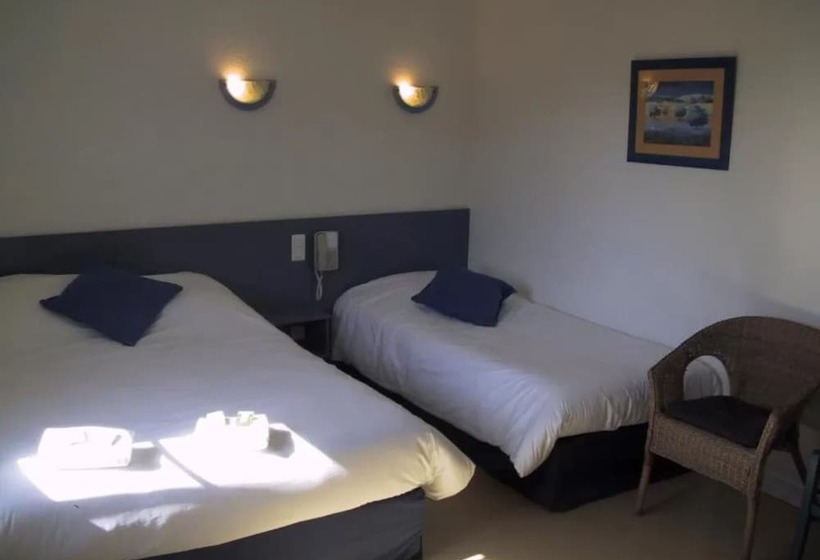 חדר סטנדרט לשלושה, L Esterella