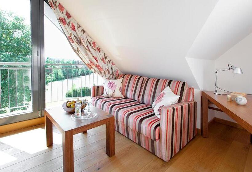 جناح جونيور, Landidyll Hotel Zum Freden