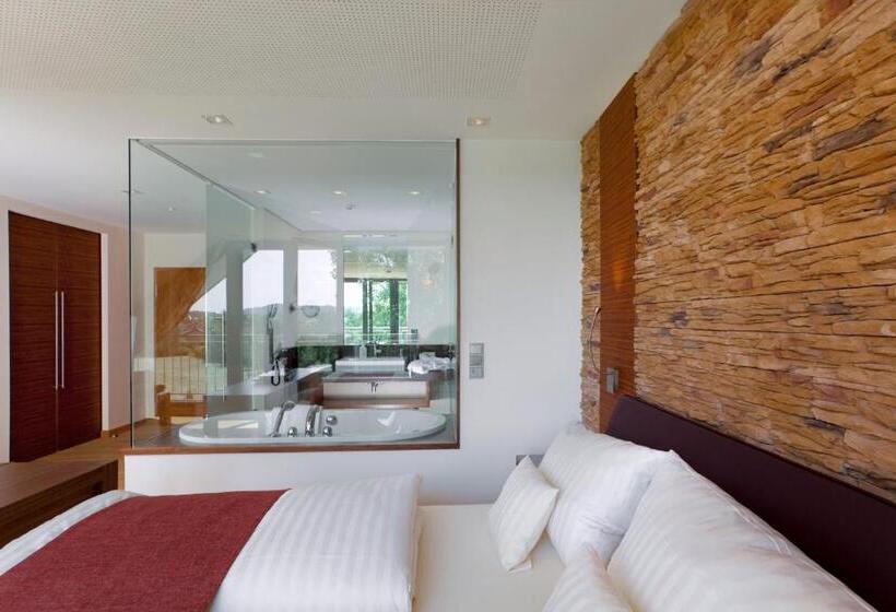 جناح جونيور, Landidyll Hotel Zum Freden