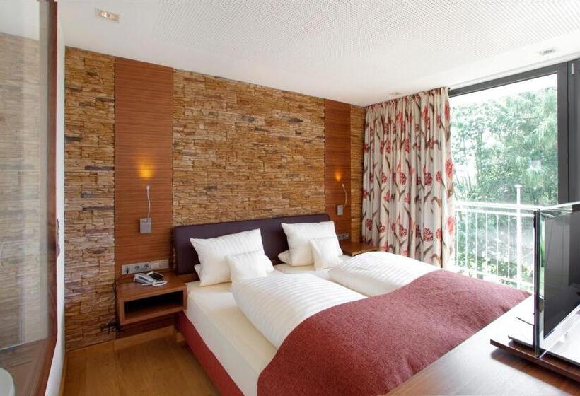 جناح جونيور, Landidyll Hotel Zum Freden