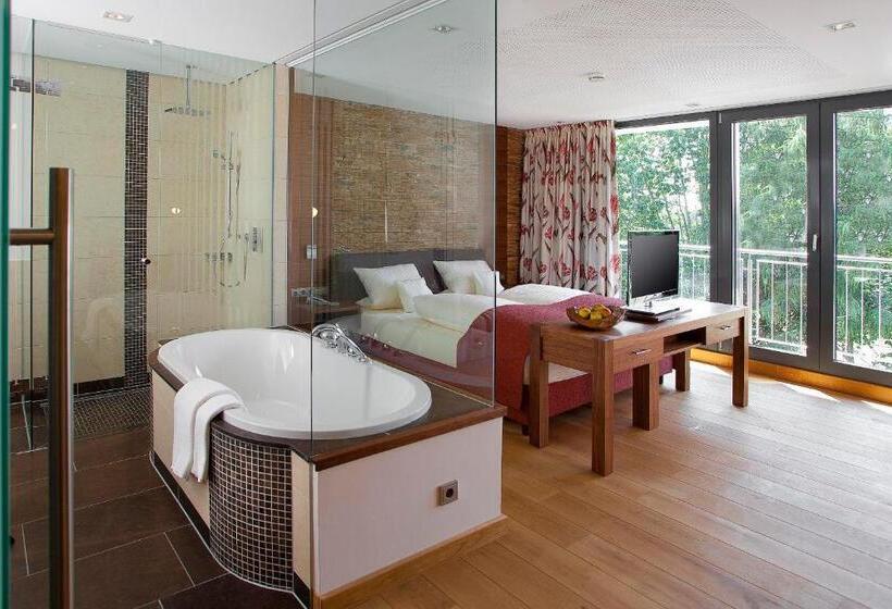 جناح جونيور, Landidyll Hotel Zum Freden