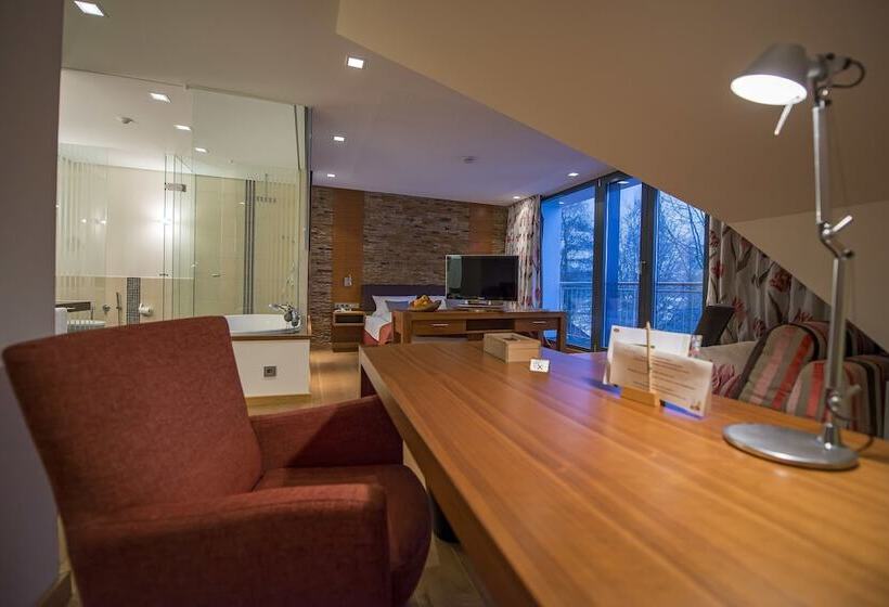 جناح جونيور, Landidyll Hotel Zum Freden