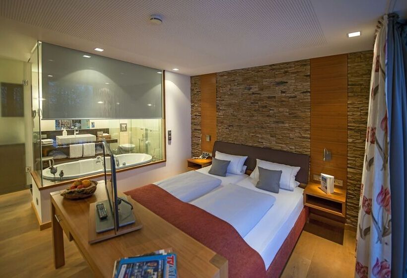 جناح جونيور, Landidyll Hotel Zum Freden