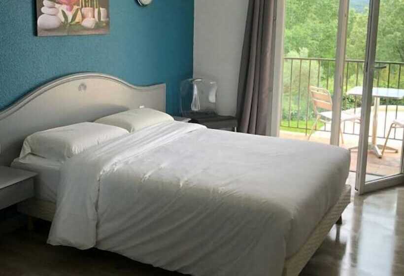 Четырехместный Номер Стандарт, Le Neoulous