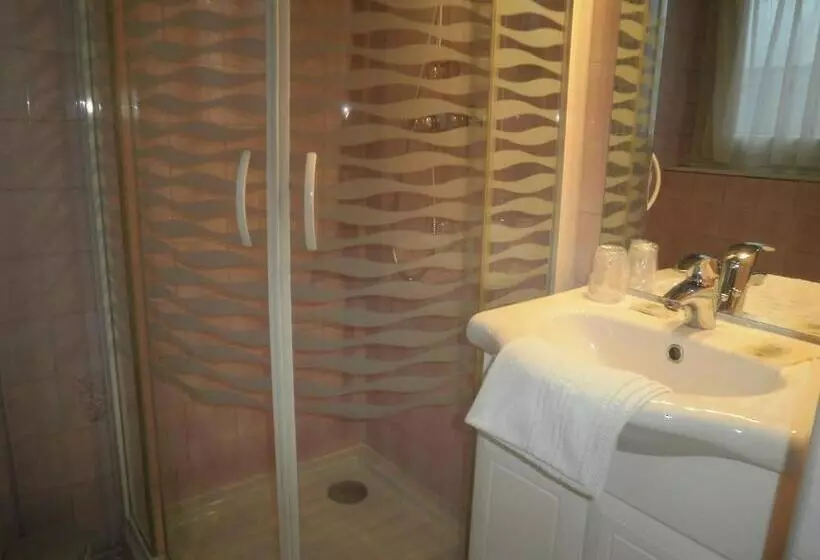 اتاق اکونومی, Les Bains De Mer Riviera Bretonne