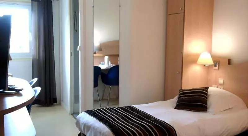 اتاق استاندارد سه نفره, Logis Hôtel Angers Sud