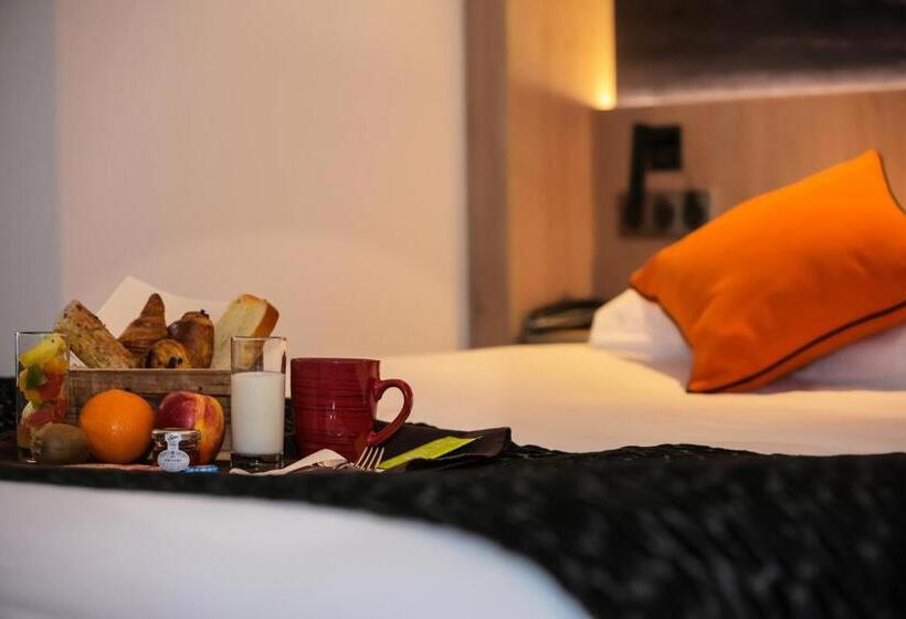 Номер Стандарт Трехместный, Logis Hôtel Angers Sud