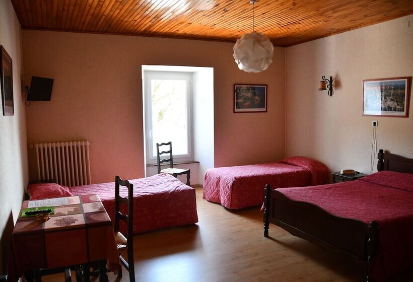 חדר משפחתי, Relais Du Bois Du Four