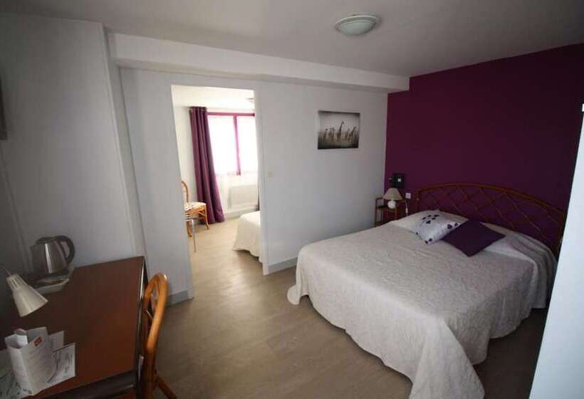 חדר סטנדרט לשלושה, Les Deux Sapins