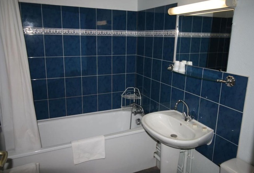 חדר סטנדרט לשלושה, Les Deux Sapins