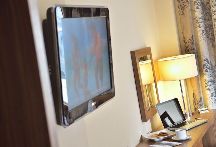 غرفة قياسية, The Riverside