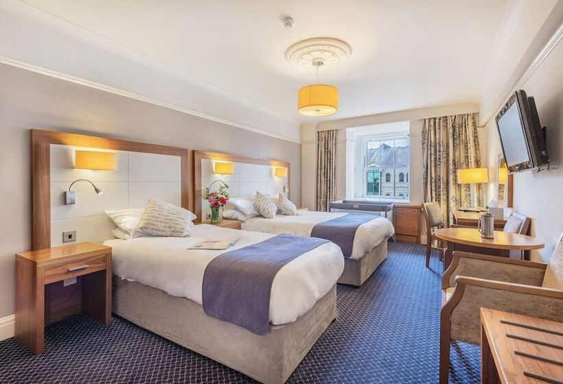 חדר משפחתי, The Riverside