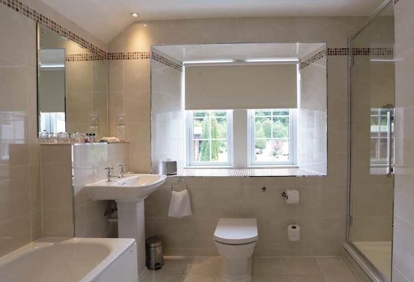 جناح, Macdonald Forest Hills