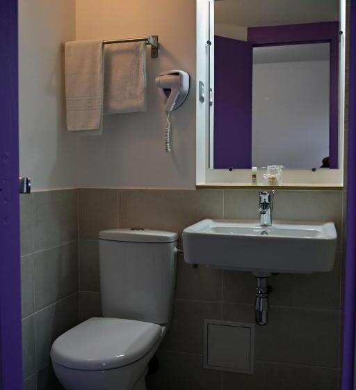 Номер Стандарт Трехместный, Contact Hotel Restaurant Bleu France   Eragny Cergy
