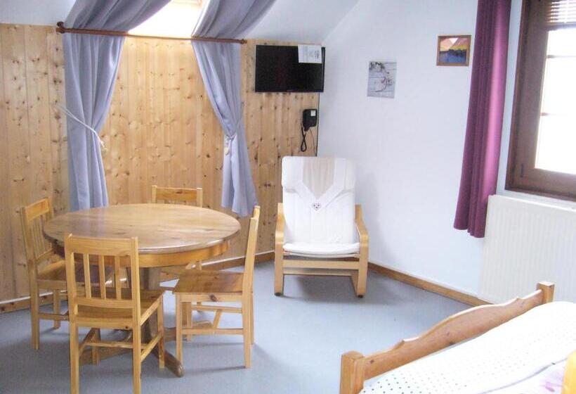 חדר משפחתי, Auberge Du Grand Git