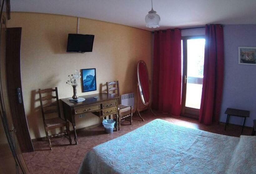 Номер Стандарт Вид на Горы, Boustigue Hôtel   Restaurant
