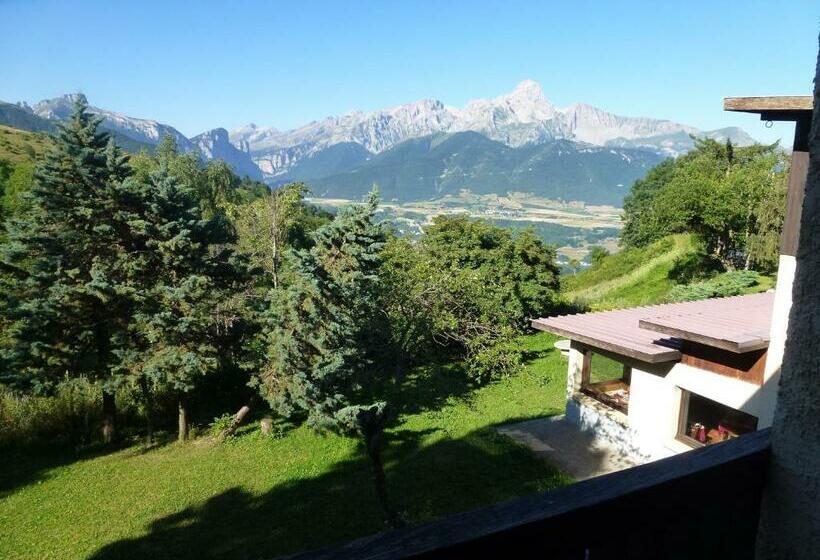 غرفة قياسية مطلة على الجبل, Boustigue Hôtel   Restaurant