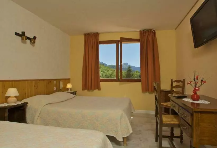 Standard Triple Room, Boustigue Hôtel   Restaurant