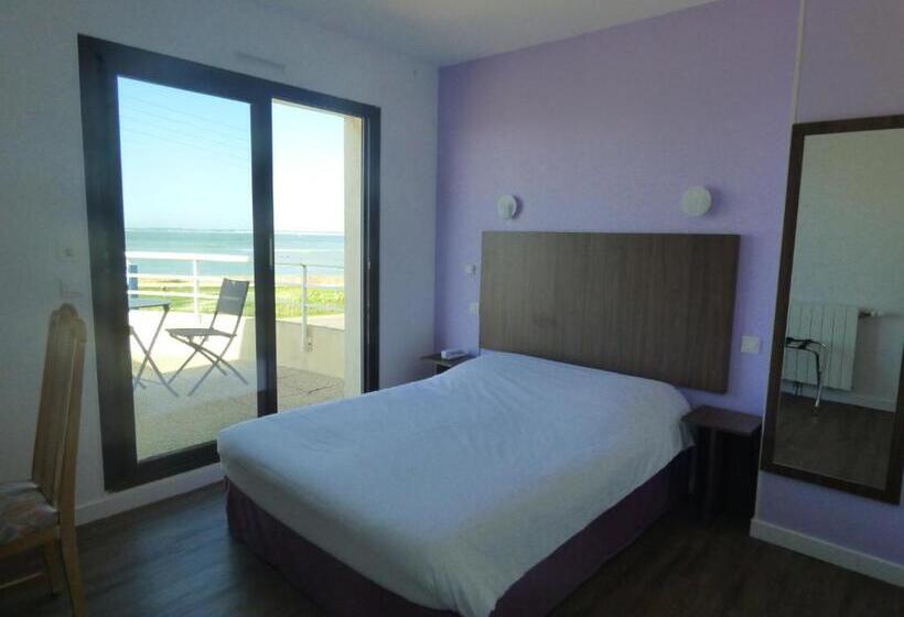 غرفة قياسية مطلّة علي البحر مزوَّدة بتراس, Castel Moor