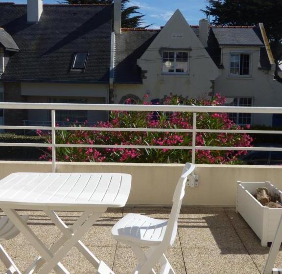 غرفة قياسية متصلة, Castel Moor