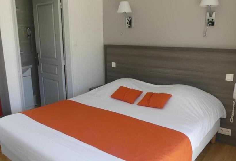 غرفة قياسية متصلة, Castel Moor