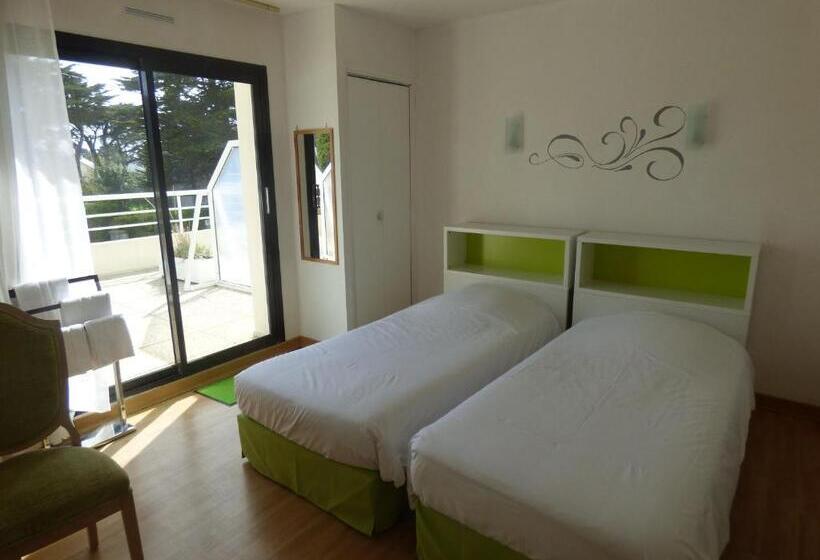 غرفة قياسية متصلة, Castel Moor