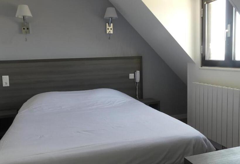 غرفة قياسية مطلّة علي البحر, Castel Moor