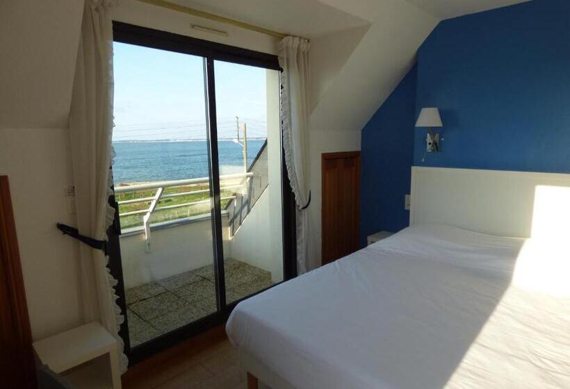 غرفة قياسية مطلّة علي البحر مزوَّدة بتراس, Castel Moor