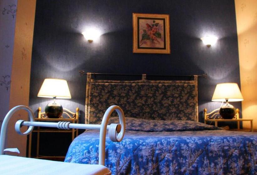 غرفة قياسية ثلاثية, Logis Hostellerie Du Grand Duc Hôtel Restaurant