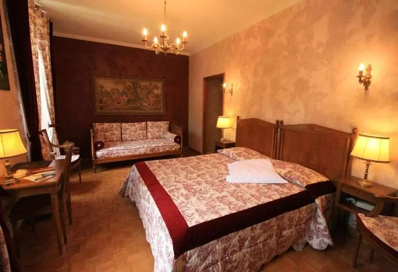 スタンダードトリプルルーム, Logis Hostellerie Du Grand Duc Hôtel Restaurant