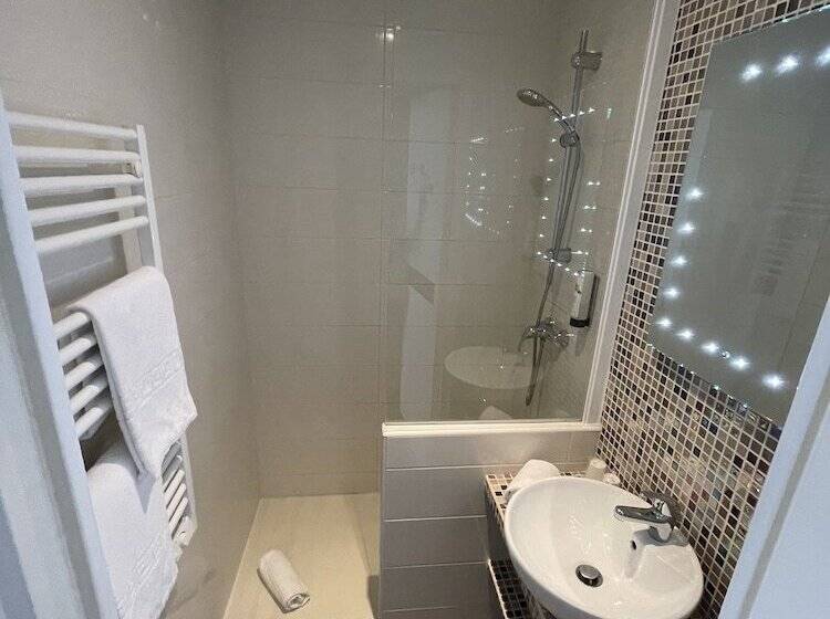 Номер Стандарт, Hôtel De L Ecu