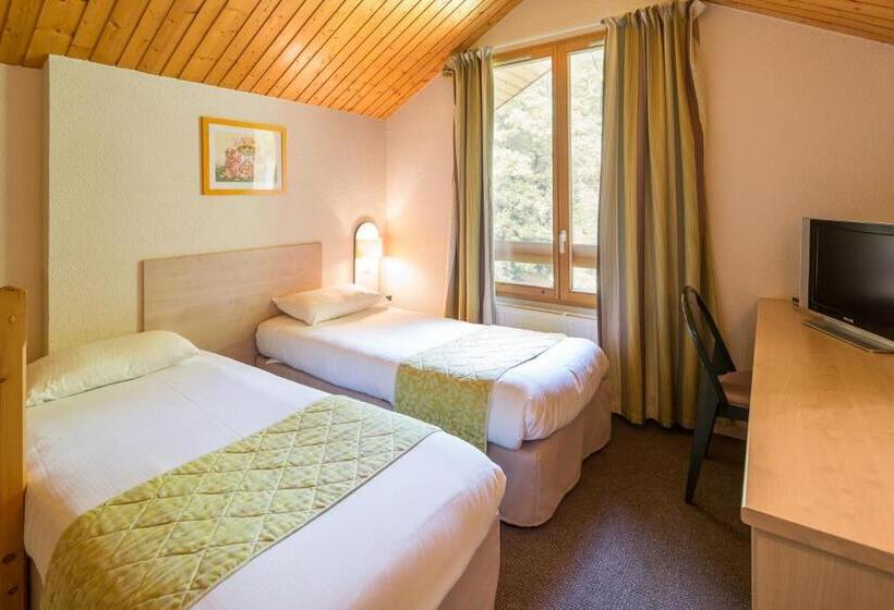 Номер Стандарт Трехместный, Le Bois Dormant Hôtel Restaurant & Spa Logis Hôtel