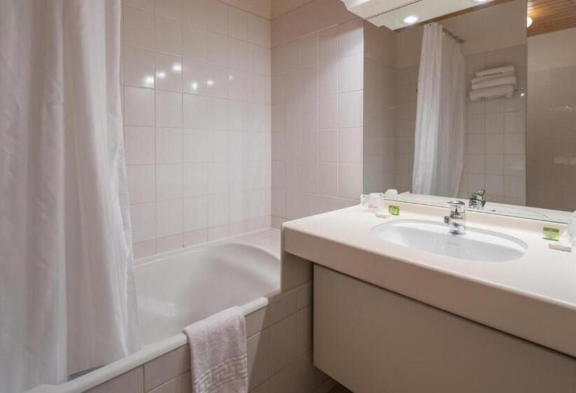 Номер Стандарт Трехместный, Le Bois Dormant Hôtel Restaurant & Spa Logis Hôtel