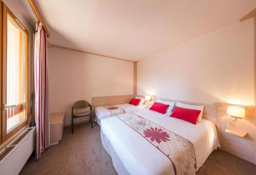 Номер Стандарт Трехместный, Le Bois Dormant Hôtel Restaurant & Spa Logis Hôtel