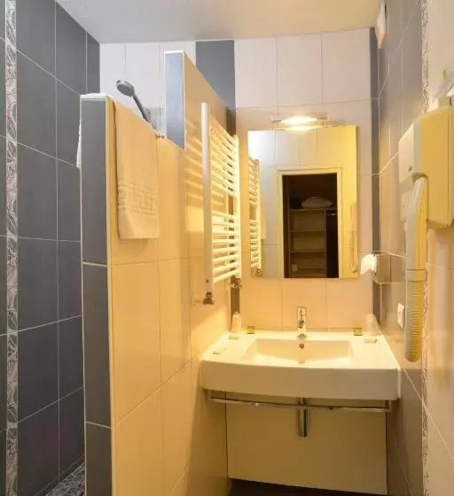 スタンダード5人部屋, Le Bois Dormant Hôtel Restaurant & Spa Logis Hôtel