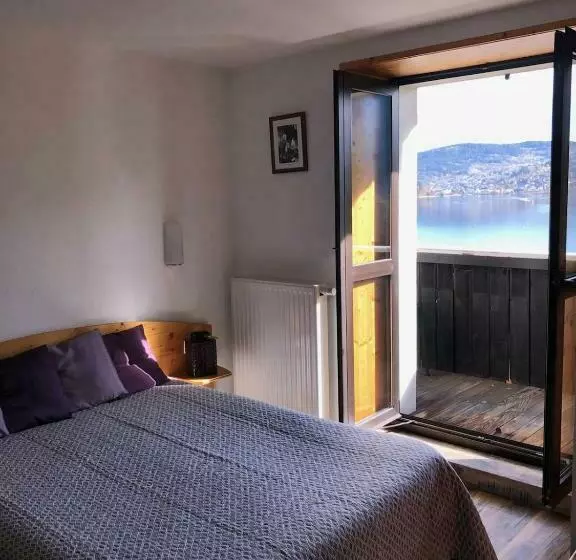 اتاق استاندارد با چشم‌انداز دریاچه, Le Chalet Au Bord Du Lac