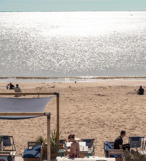 غرفة قياسية مطلّة علي البحر مزوَّدة بشُرفة, Hôtel Le Rivage