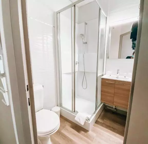 オーシャンビュースタンダードルームバルコニー付き, Hôtel Le Rivage