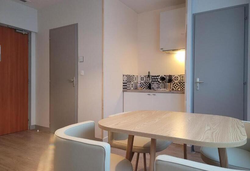 إستديو عائلى, Hôtel Le Rivage