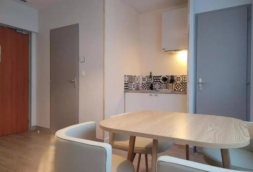 ファミリーステューディオ, Hôtel Le Rivage