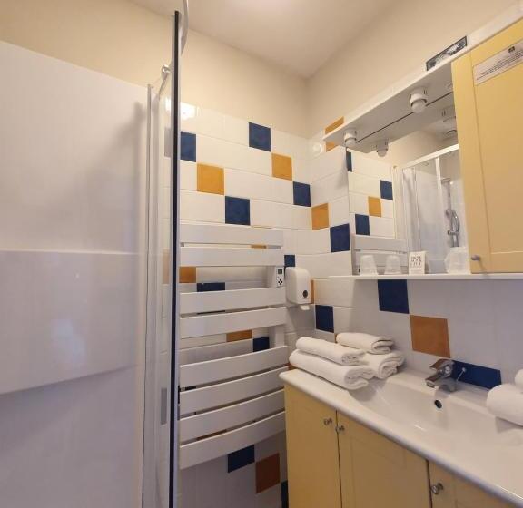 إستديو عائلى, Hôtel Le Rivage